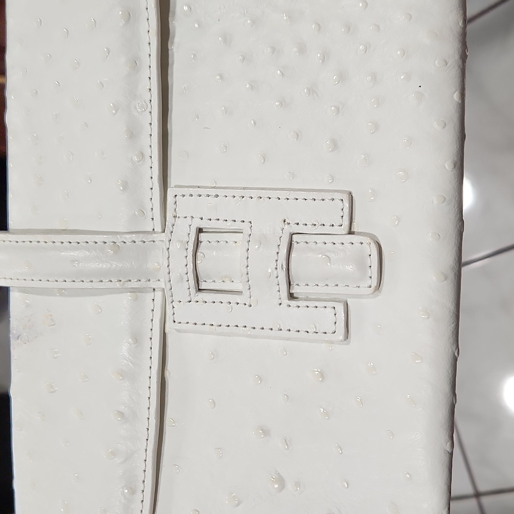 Vera Pelle White Textured Clutch with Gold Chain - Picture 2 of 8